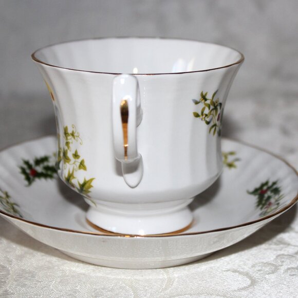 Bluebird Christmas Poinsettia Teacup Set | Yuletide Tea Cup & Saucer | Holly - Picture 3 of 6